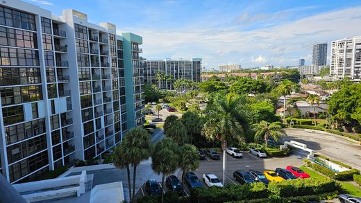 Residential complexes in Hallandale, Broward County