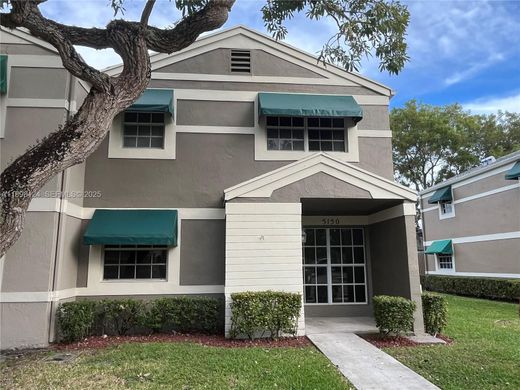Townhouse in Cooper City, Broward County