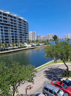 Residential complexes in Aventura, Miami-Dade