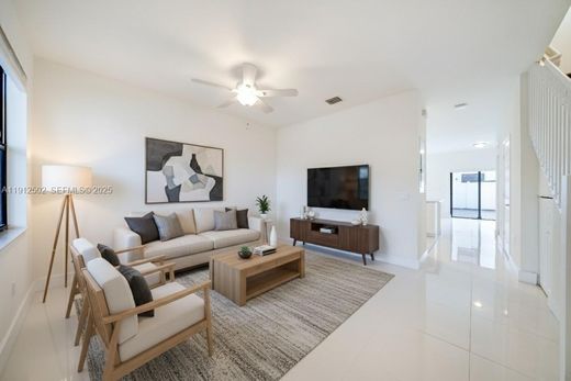 Casa di città a Hialeah, Miami-Dade County