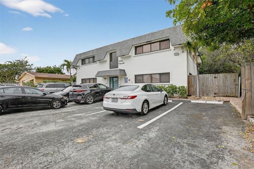 Residential complexes in Fort Lauderdale, Broward County