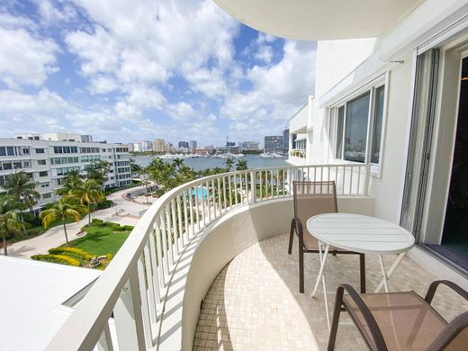 Residential complexes in Palm Beach, Florida