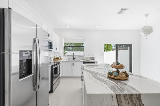 ハイアリア, Miami-Dade Countyのタウンハウス