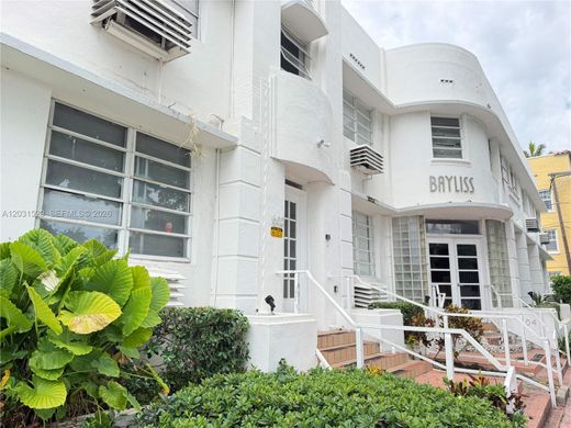 Residential complexes in Miami Beach, Miami-Dade