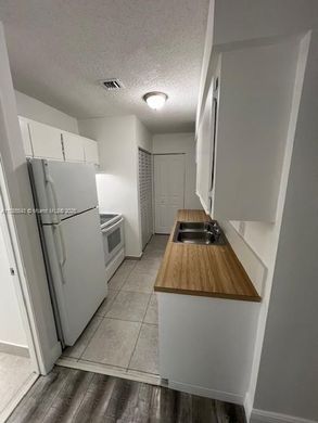 Komplex apartman Hialeah, Miami-Dade County