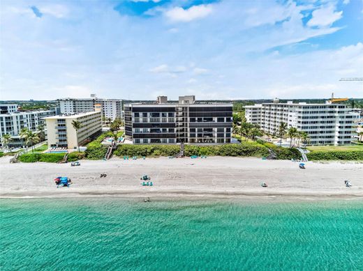 Residential complexes in Hillsboro Beach, Broward County