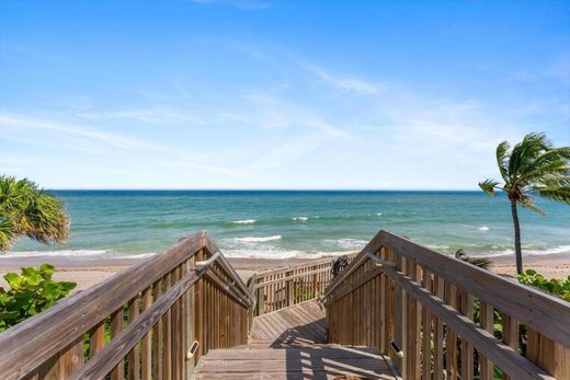 Residential complexes in Highland Beach, Palm Beach