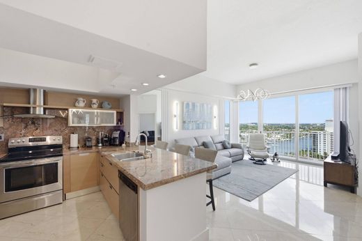 Residential complexes in Fort Lauderdale, Broward County