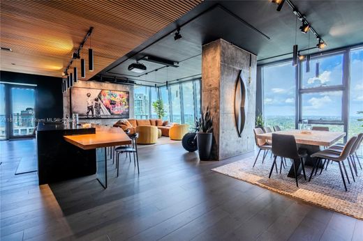 ‏בניין ב  מיאמי, Miami-Dade County