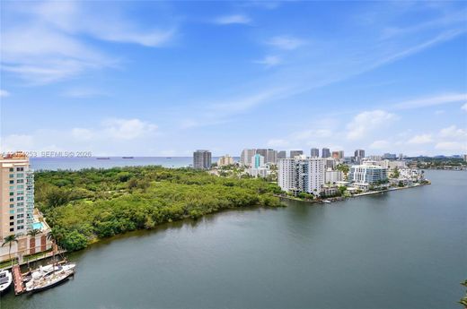 Residential complexes in Fort Lauderdale, Broward County