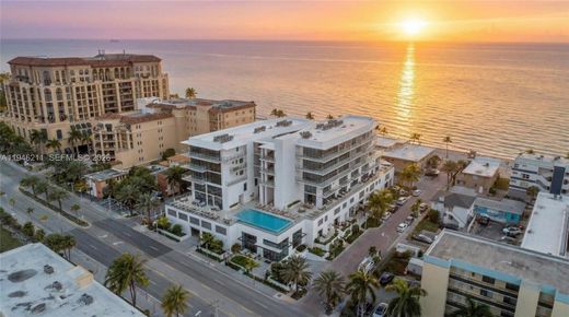 Residential complexes in Hollywood, Broward County