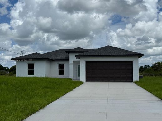 Villa in Lehigh Acres, Lee County
