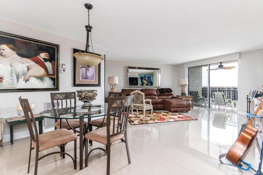 Highland Beach, Palm Beach Countyのアパートメント・コンプレックス