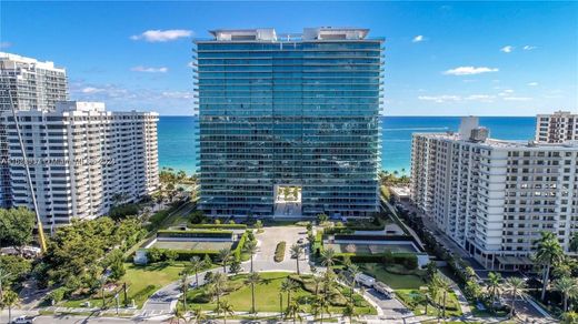 Bal Harbour, Miami-Dade Countyのアパートメント・コンプレックス