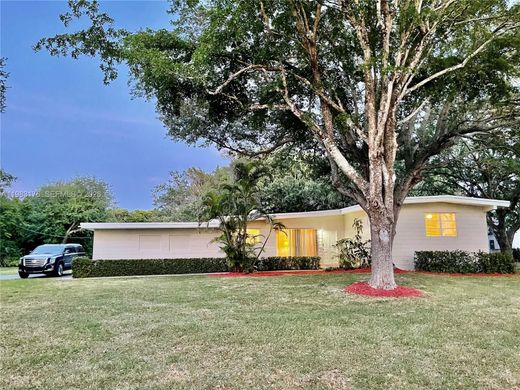 Villa Palmetto Bay, Miami-Dade County