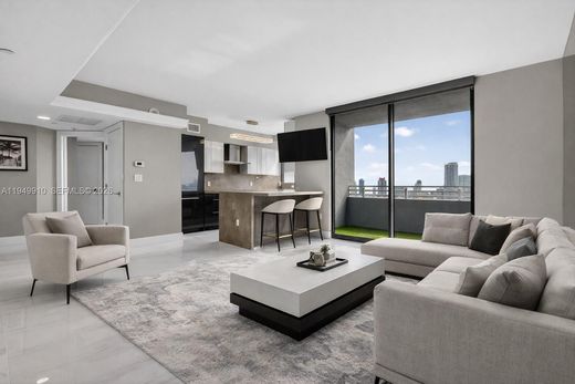 Residential complexes in Miami Beach, Miami-Dade