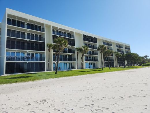 Residential complexes in Longboat Key, Manatee County