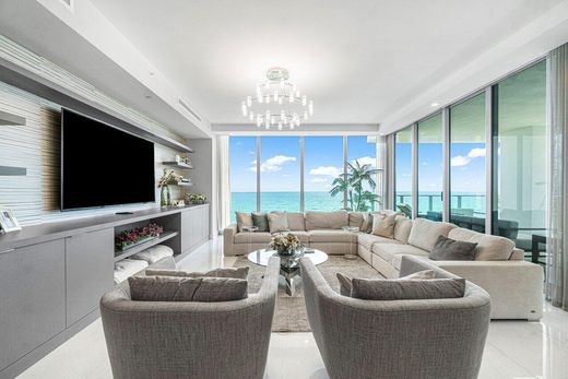 Residential complexes in Palm Beach Shores, Palm Beach