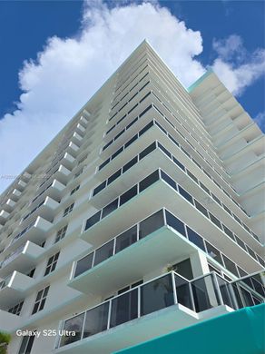 Residential complexes in Hollywood, Broward County