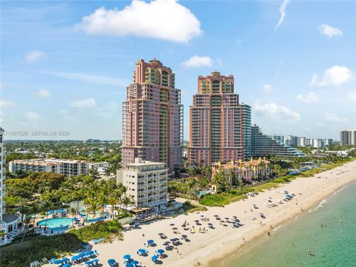 Residential complexes in Fort Lauderdale, Broward County