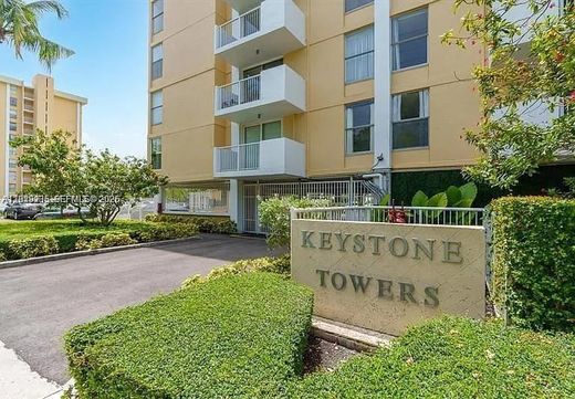 Residential complexes in North Miami, Miami-Dade