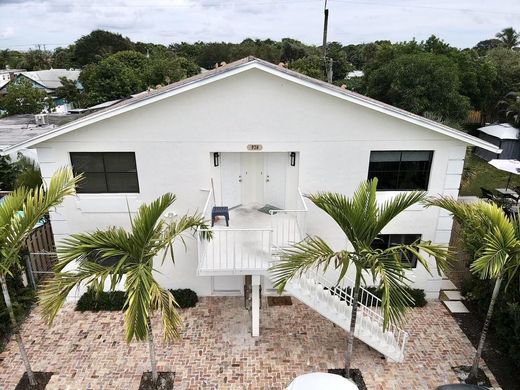 Residential complexes in Lake Worth, Palm Beach