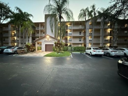 Residential complexes in Pembroke Pines, Broward County