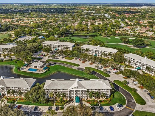 Residential complexes in Boca Raton, Palm Beach