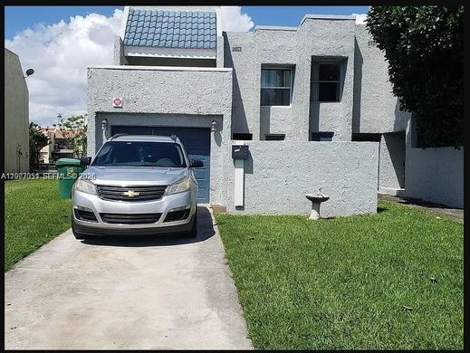 Townhouse in Lauderhill, Broward County