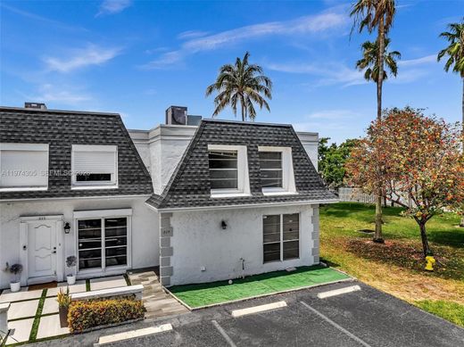 Townhouse in Hallandale, Broward County