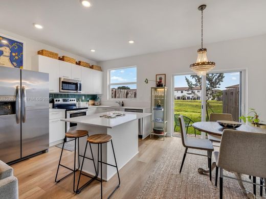Townhouse - North Miami, Miami-Dade County
