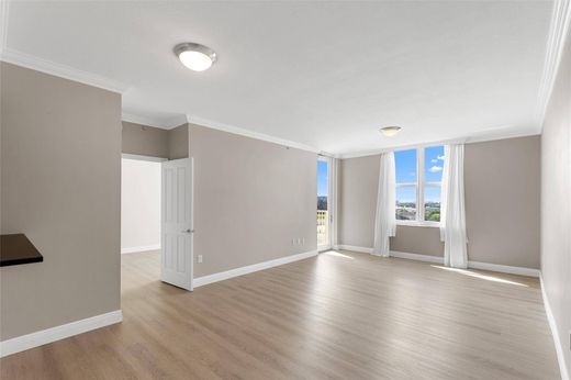 Residential complexes in Fort Lauderdale, Broward County