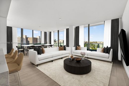 Kamienica w Bay Harbor Islands, Miami-Dade County