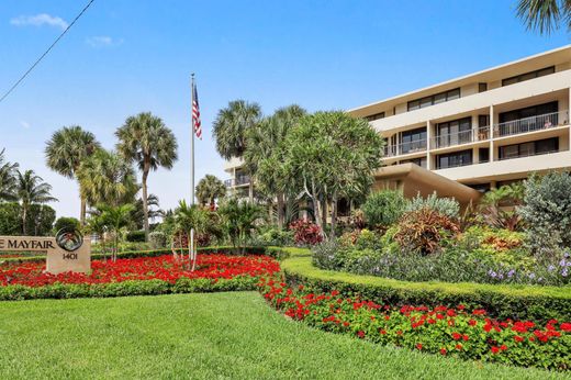 Residential complexes in Boca Raton, Palm Beach