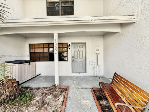 Townhouse in Pembroke Pines, Broward County