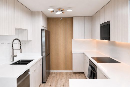 Komplex apartman Key Biscayne, Miami-Dade County