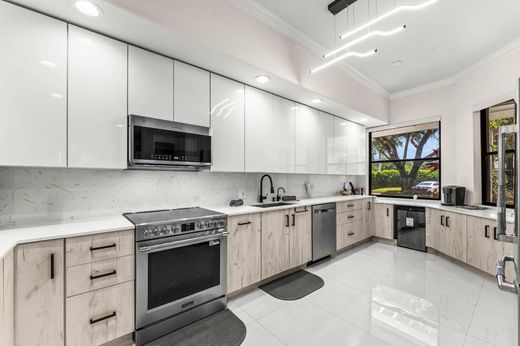 Residential complexes in Boca Raton, Palm Beach