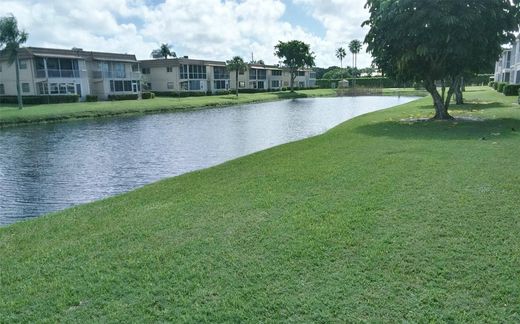 Residential complexes in Delray Beach, Palm Beach