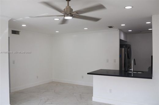Residential complexes in Hialeah, Miami-Dade