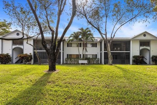 Residential complexes in Delray Beach, Palm Beach