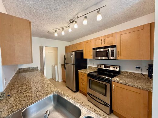Residential complexes in Boca Raton, Palm Beach