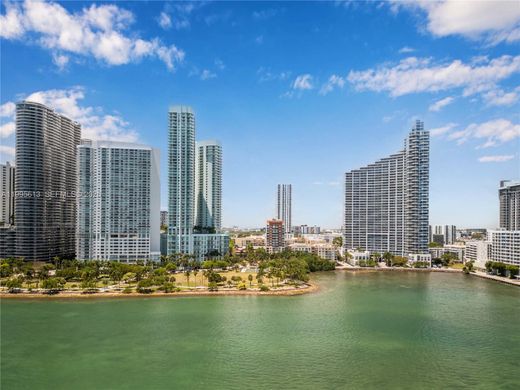 Kamienica w Miami, Miami-Dade County