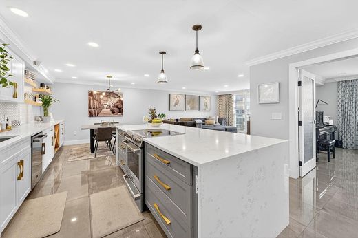 Residential complexes in Palm Beach Shores, Palm Beach