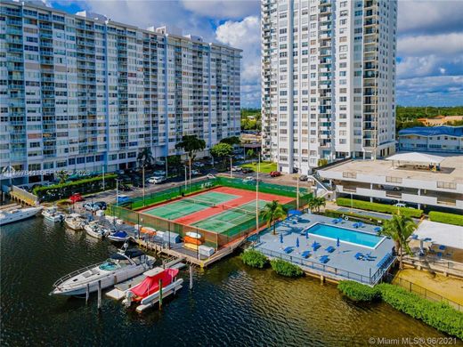 Kamienica w Aventura, Miami-Dade County