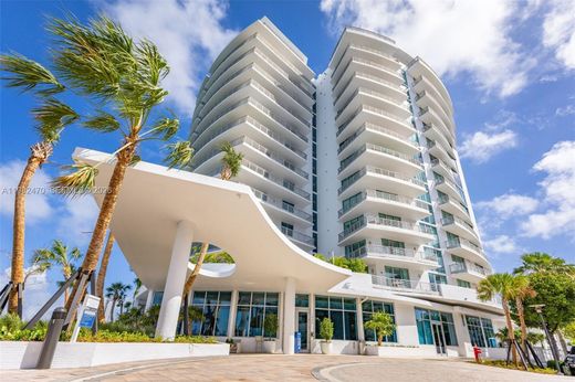 Residential complexes in Miami Beach, Miami-Dade