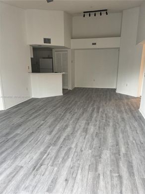 Residential complexes in Fort Lauderdale, Broward County