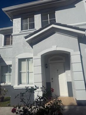 Townhouse - Miami Lakes, Miami-Dade County
