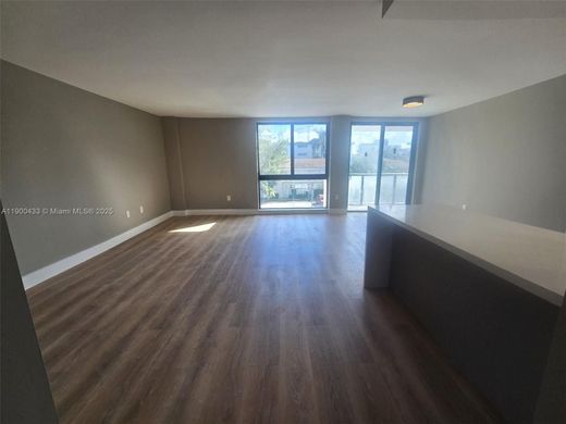 Bay Harbor Islands, Miami-Dade Countyのアパートメント・コンプレックス