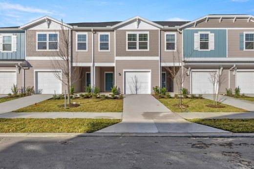 Townhouse in Ocala, Marion County