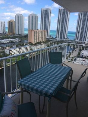 Residential complexes in Sunny Isles Beach, Miami-Dade